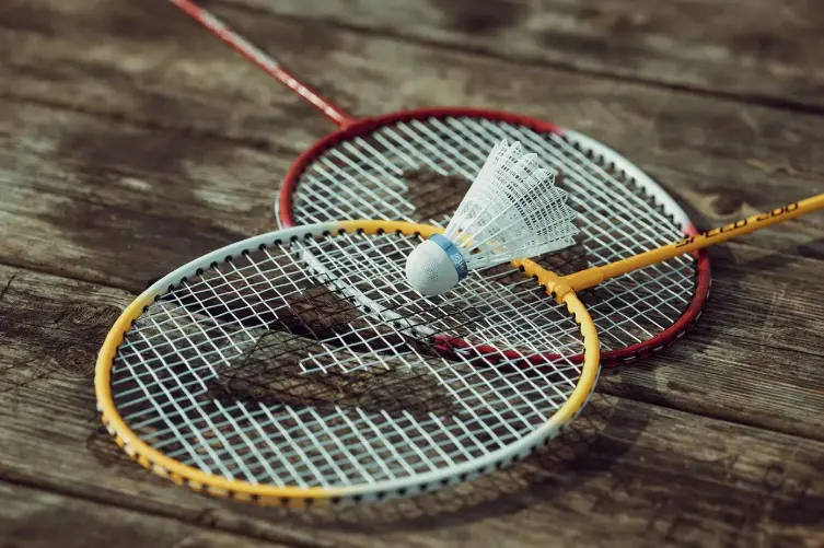 Schläger mit Ball